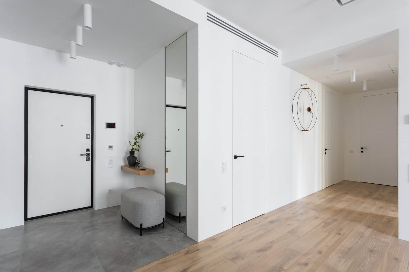 Colorful Apartment / Alexander Tischler / Russia Walk-through dressing room linking to the bedroom