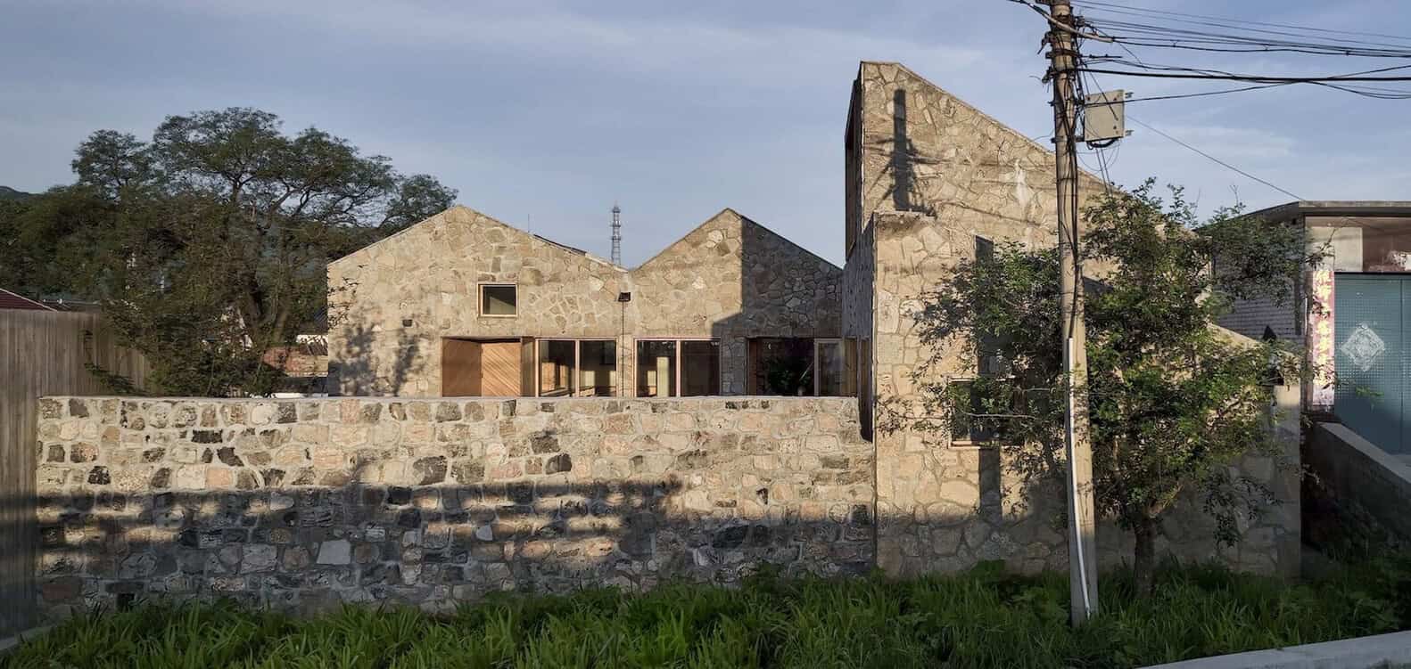 Folding Roof Courtyard House by MAT Office in Beijing, China Folding Roof Courtyard House by MAT Office in Beijing, China