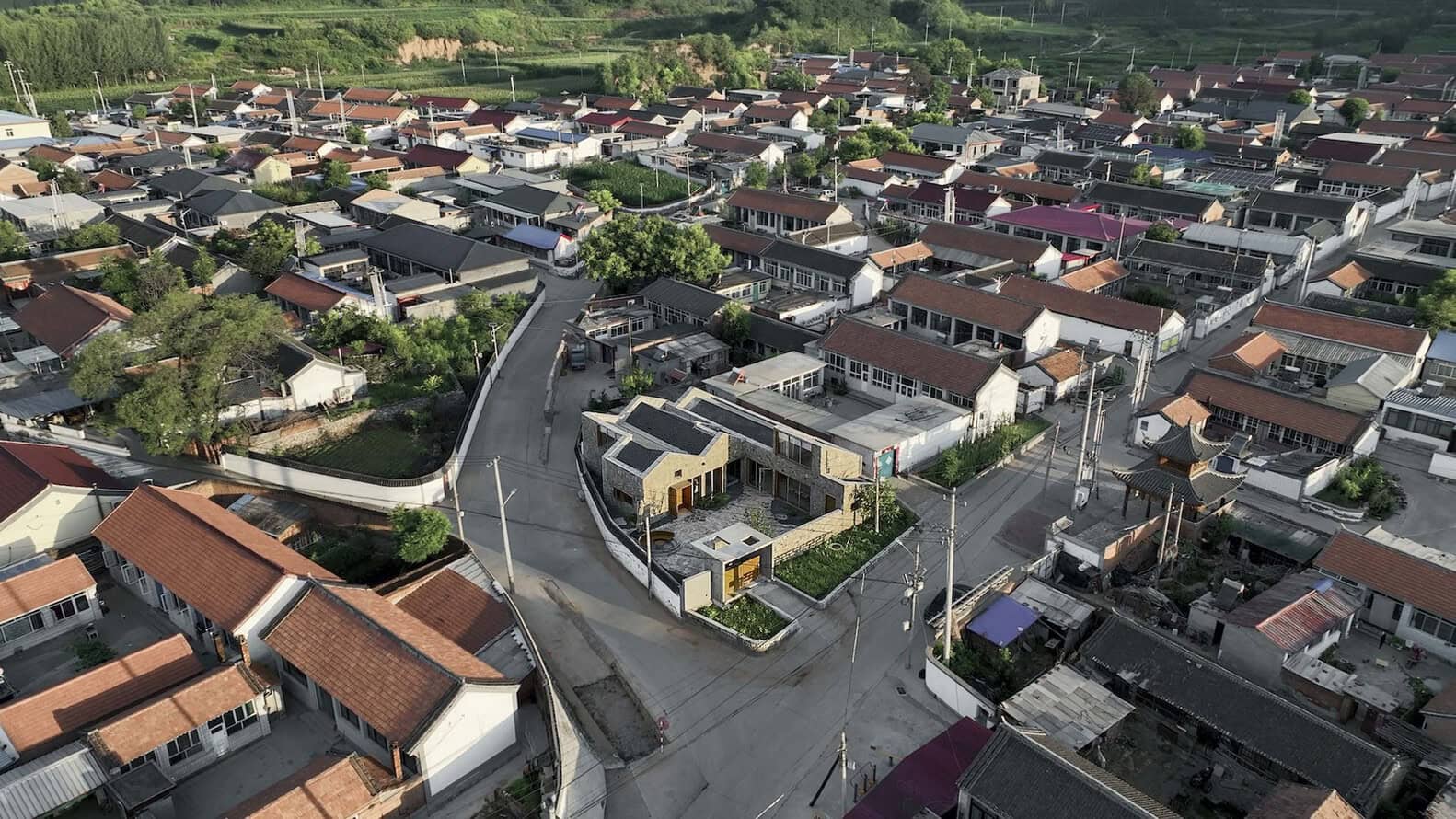 Folding Roof Courtyard House by MAT Office in Beijing, China Folding Roof Courtyard House by MAT Office in Beijing, China