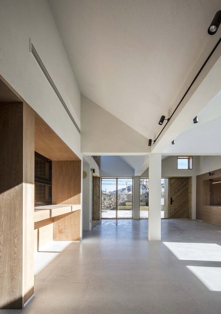 Folding Roof Courtyard House by MAT Office in Beijing, China Folding Roof Courtyard House by MAT Office in Beijing, China