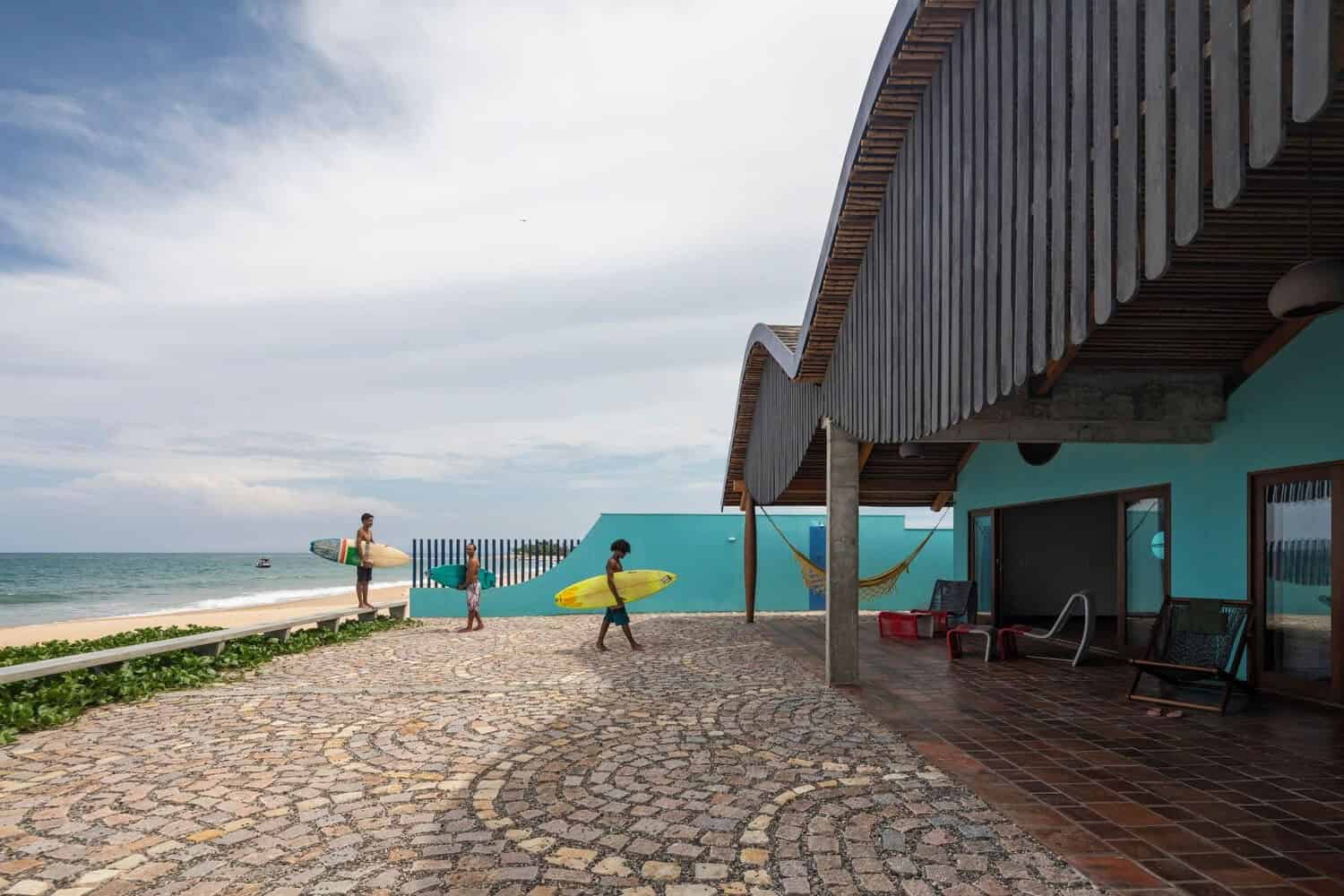 Gutter House by Atelier Daniel Florez: Shipbuilding Heritage Meets Modern Beach Living Gutter House by Atelier Daniel Florez: Shipbuilding Heritage Meets Modern Beach Living