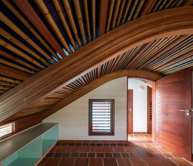Gutter House by Atelier Daniel Florez in Brazil