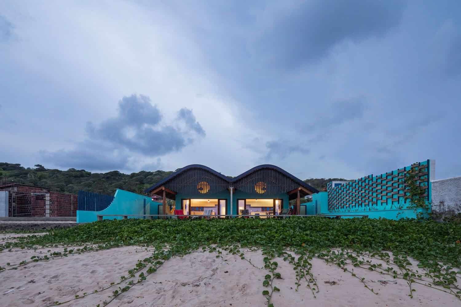 Gutter House by Atelier Daniel Florez: Shipbuilding Heritage Meets Modern Beach Living Gutter House by Atelier Daniel Florez: Shipbuilding Heritage Meets Modern Beach Living