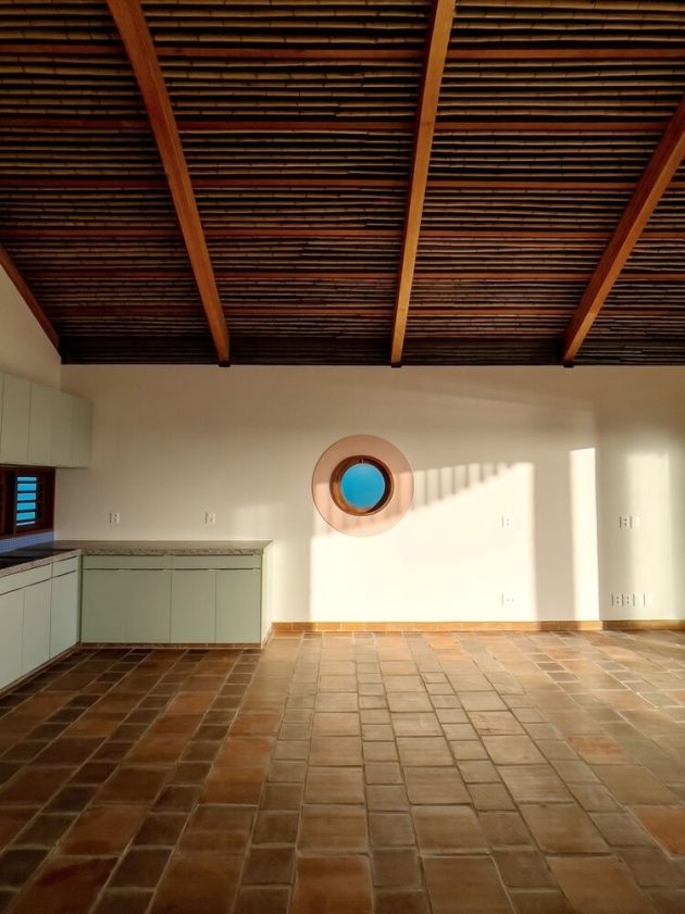 Gutter House by Atelier Daniel Florez in Brazil