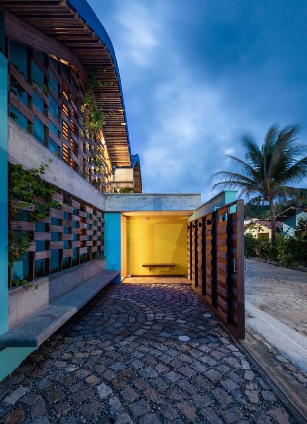 Gutter House by Atelier Daniel Florez in Brazil