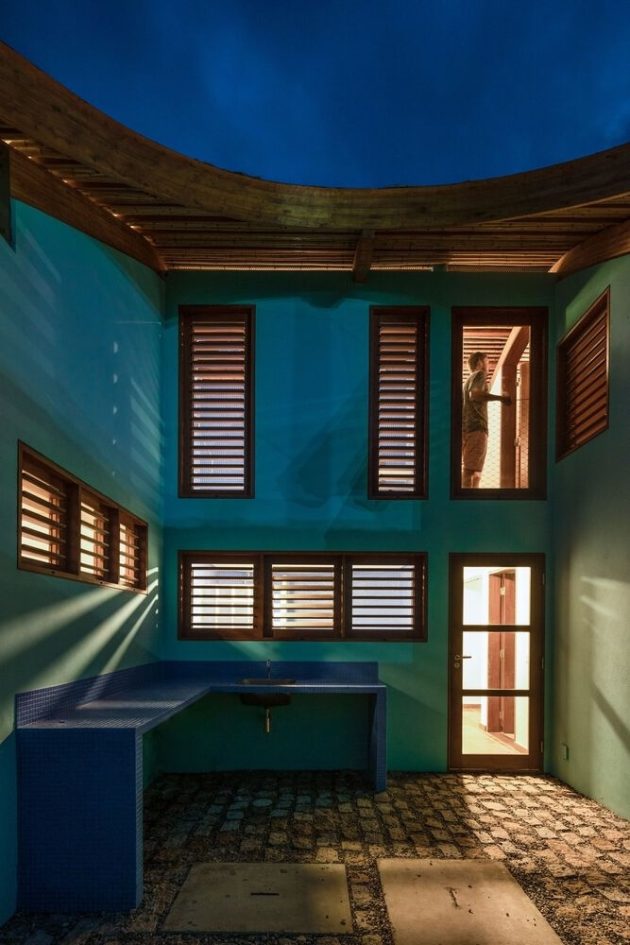 Gutter House by Atelier Daniel Florez in Brazil