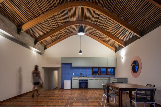 Gutter House by Atelier Daniel Florez in Brazil
