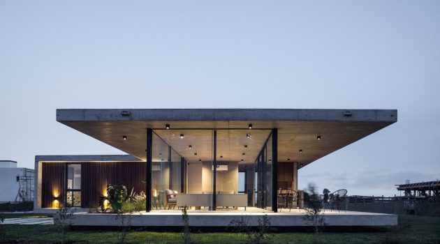Pekin House by TIM Arquitectos in Argentina