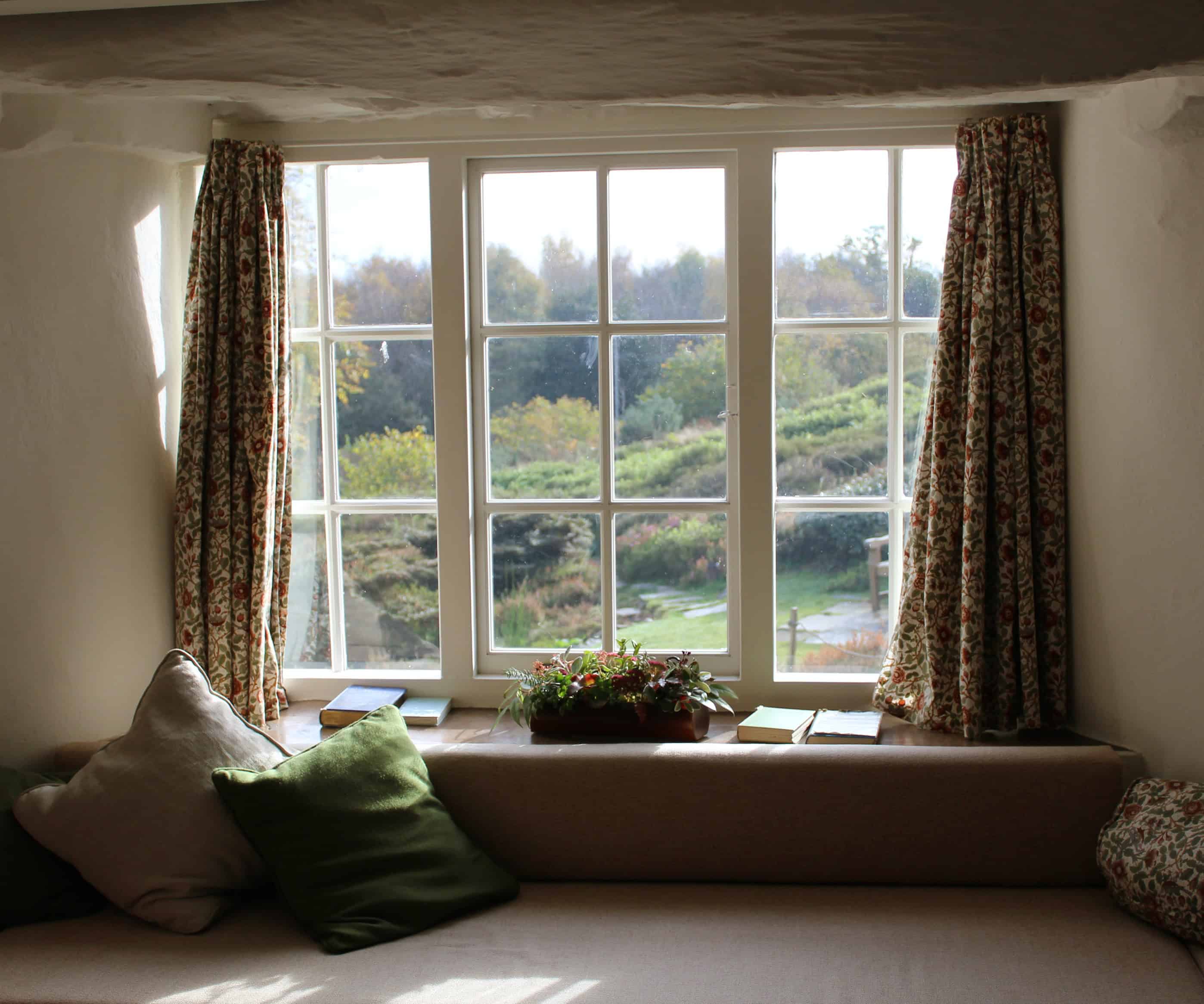 Window Shopping? 9 Must-Know Tips for Finding the Perfect Steel Framed Windows