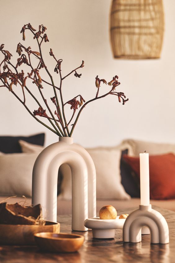 Unique Vase Decor to Impress Your Dinner Guests