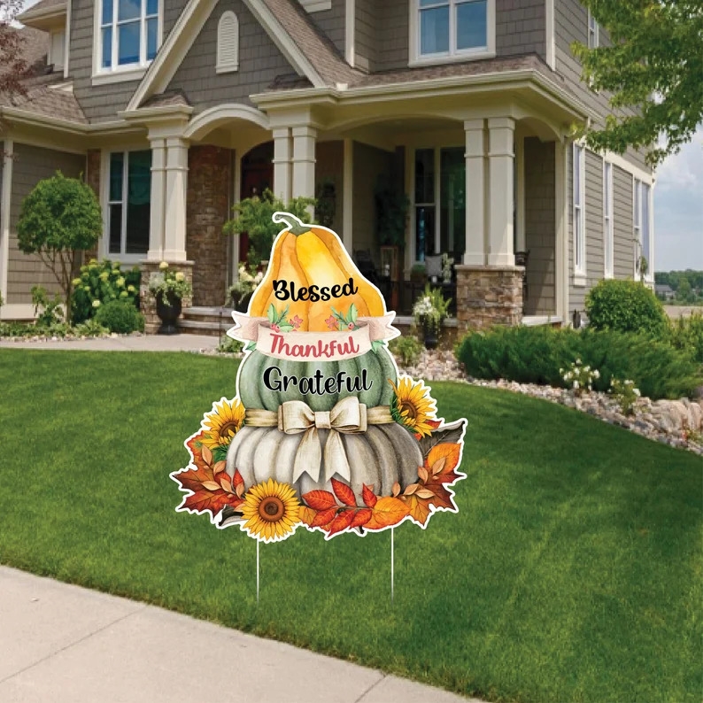 15 Outdoor Thanksgiving Decorations for Festive Curb Appeal