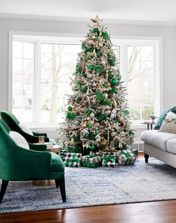 3 Unique and Eye-Catching Color Schemes for Your Most Memorable Christmas Tree Yet