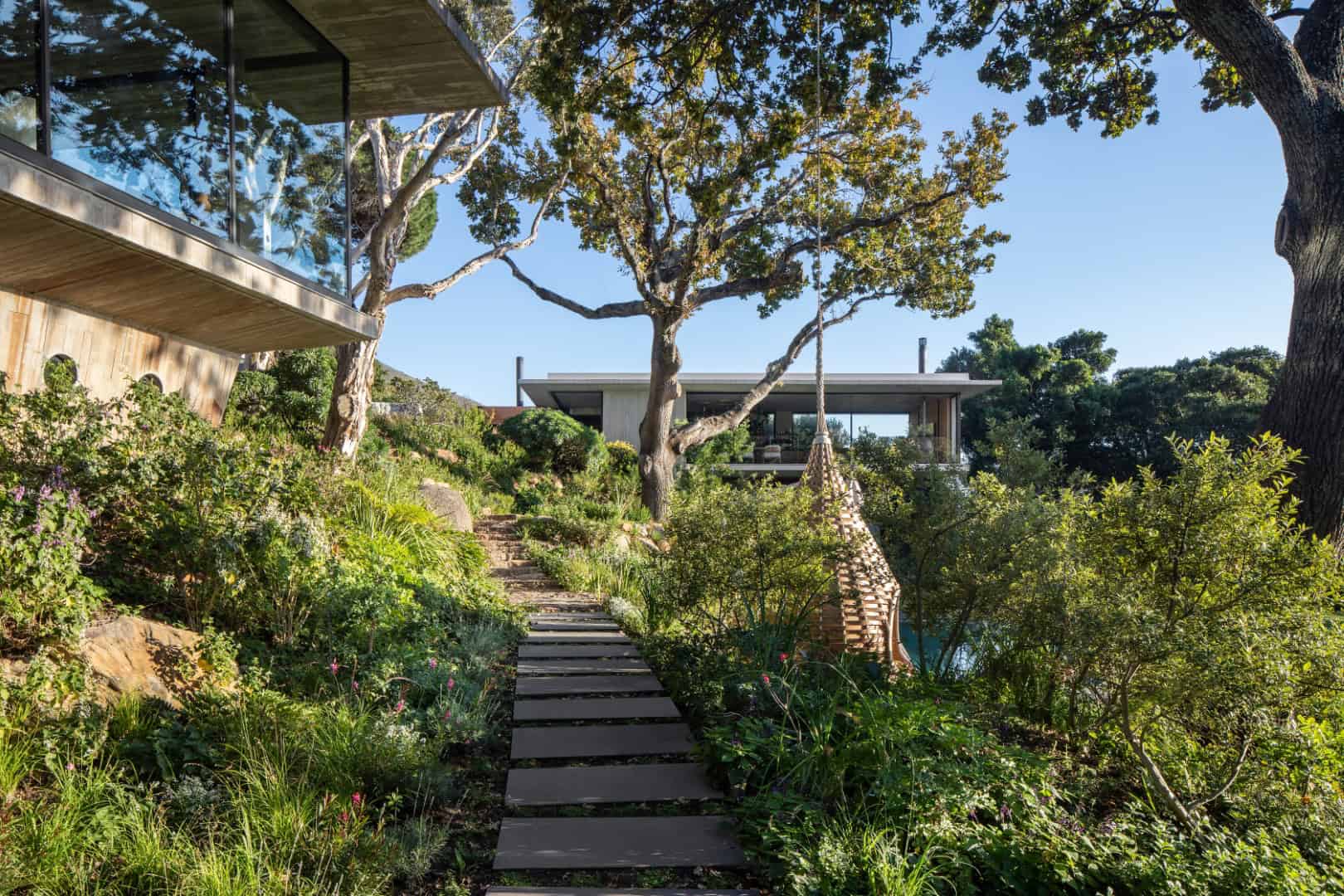 Glen Villa by ARRCC: Contemporary Cape Town Home with Stunning Views and Garden Pavilion Glen Villa by ARRCC: Contemporary Cape Town Home with Stunning Views and Garden Pavilion