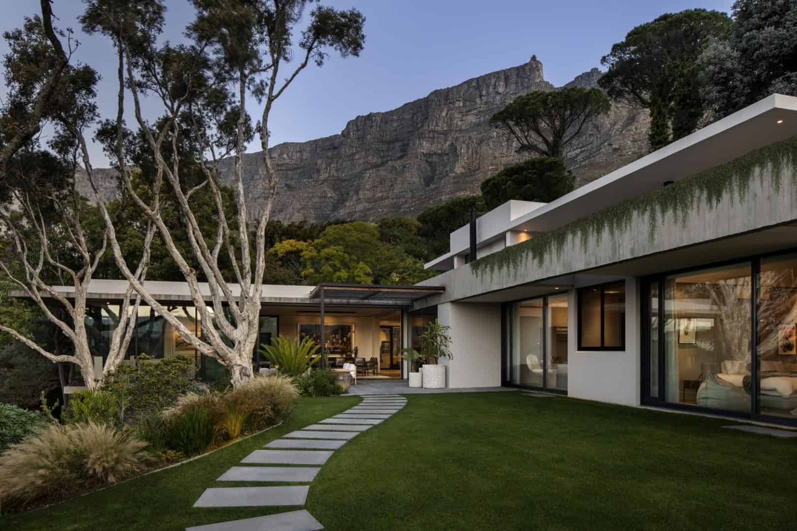 Glen Villa by ARRCC: Contemporary Cape Town Home with Stunning Views and Garden Pavilion Glen Villa by ARRCC: Contemporary Cape Town Home with Stunning Views and Garden Pavilion