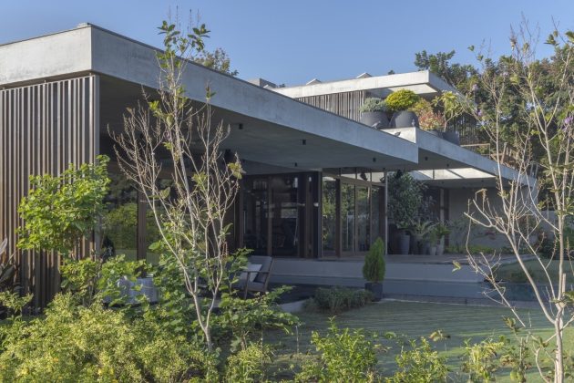 The Courtyard House by MODO Designs in Rancharda, India