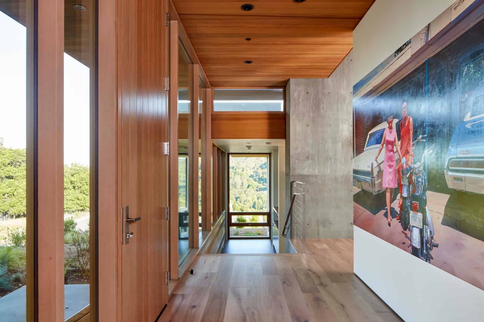 5. Bright Foyer 5. Bright Foyer