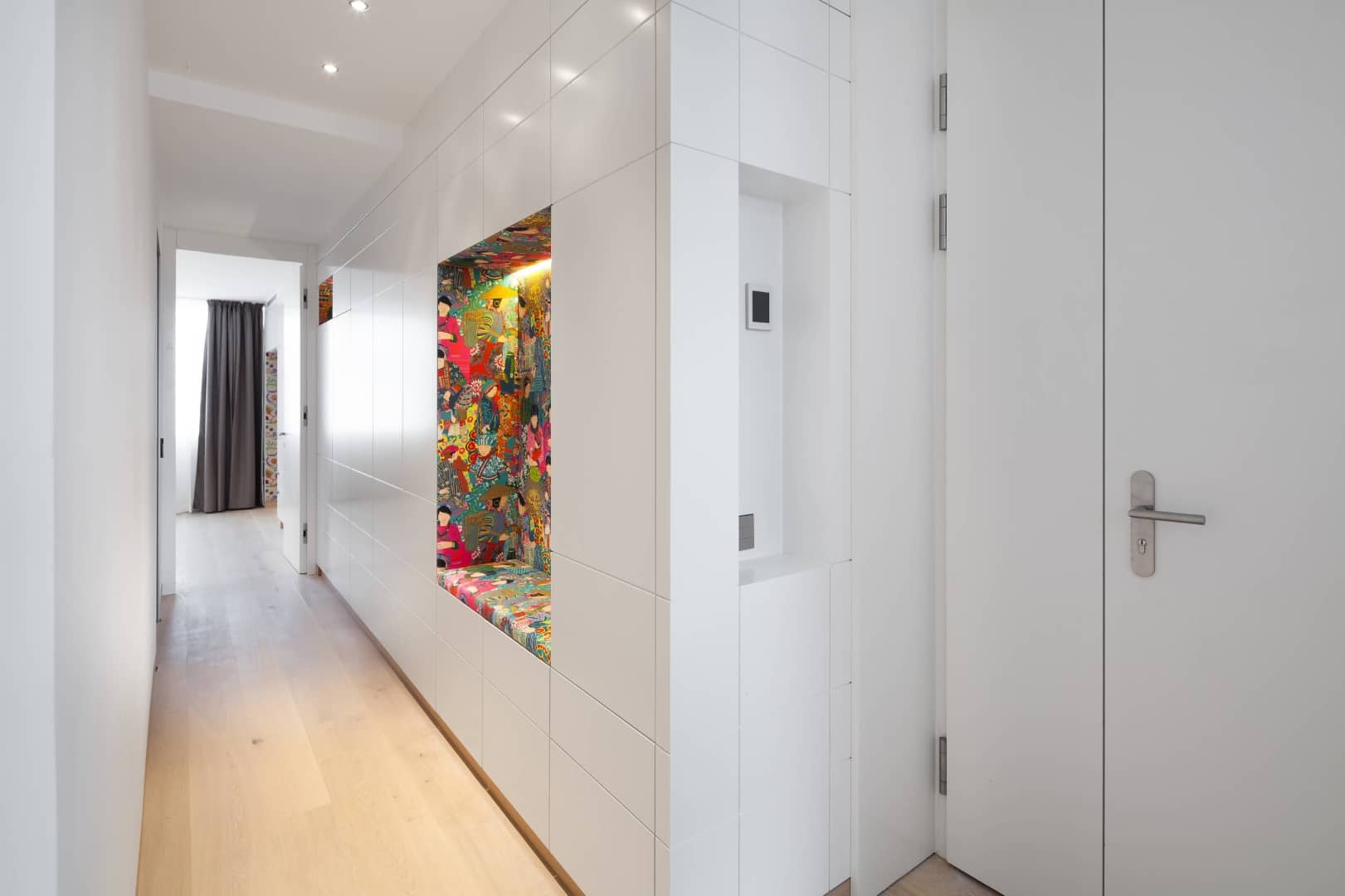 15 designs modernos de hall para uma introdução elegante à sua casa