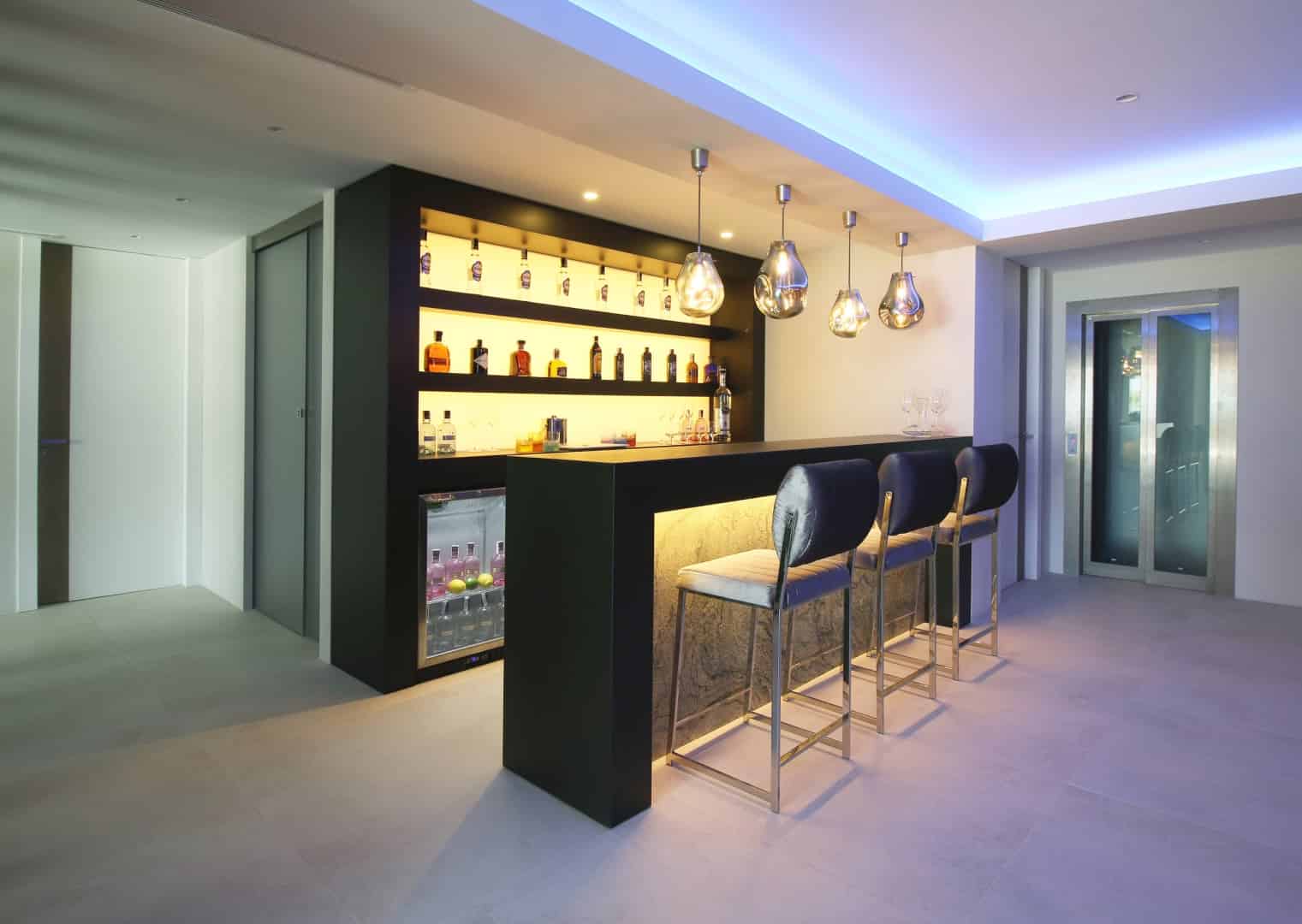 4. Modern Home Bar 4. Modern Home Bar