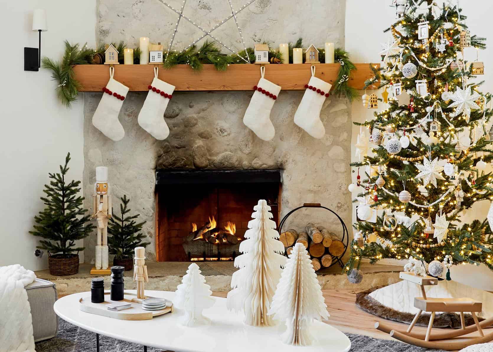 Apartment-Friendly Holiday Decorating Tips