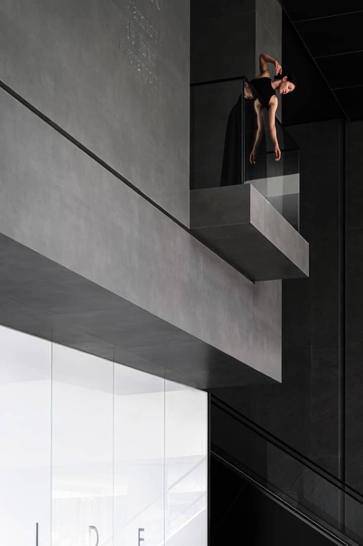 Golde Ceramic Tiles Headquarters by Topway Space Design: A Dancer with Elegant Steps Golde Ceramic Tiles Headquarters by Topway Space Design: A Dancer with Elegant Steps