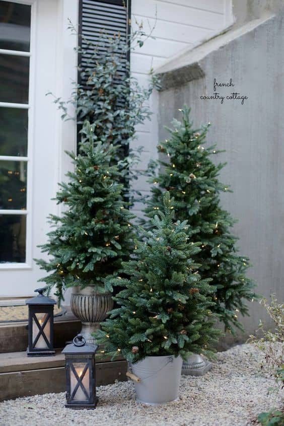Unieke ideeën om uw buitenbomen deze kerst te versieren