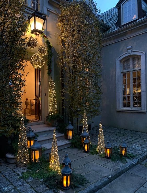 Unique Ideas for Decorating Your Outdoor Trees this Christmas