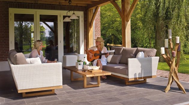 Creating an Outdoor Oasis: Tips for Choosing the Right Outdoor Furniture