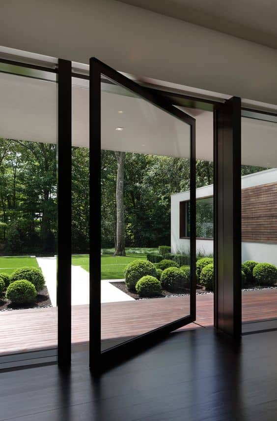 Pivoting Doors Bring a Fresh Perspective to Interiors Pivoting Doors Bring a Fresh Perspective to Interiors