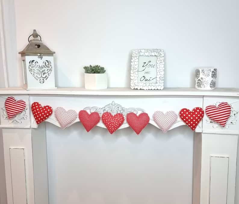3. Red Heart Garland 3. Red Heart Garland