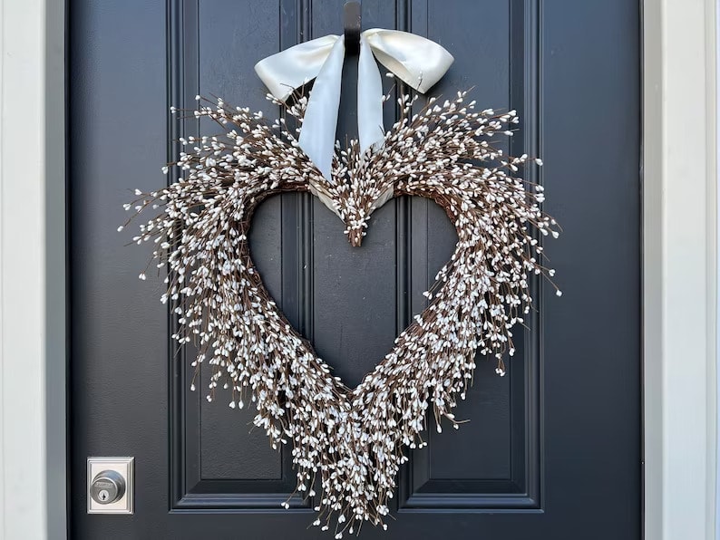 13. VALENTINE’S DAY WREATH 13. VALENTINE’S DAY WREATH