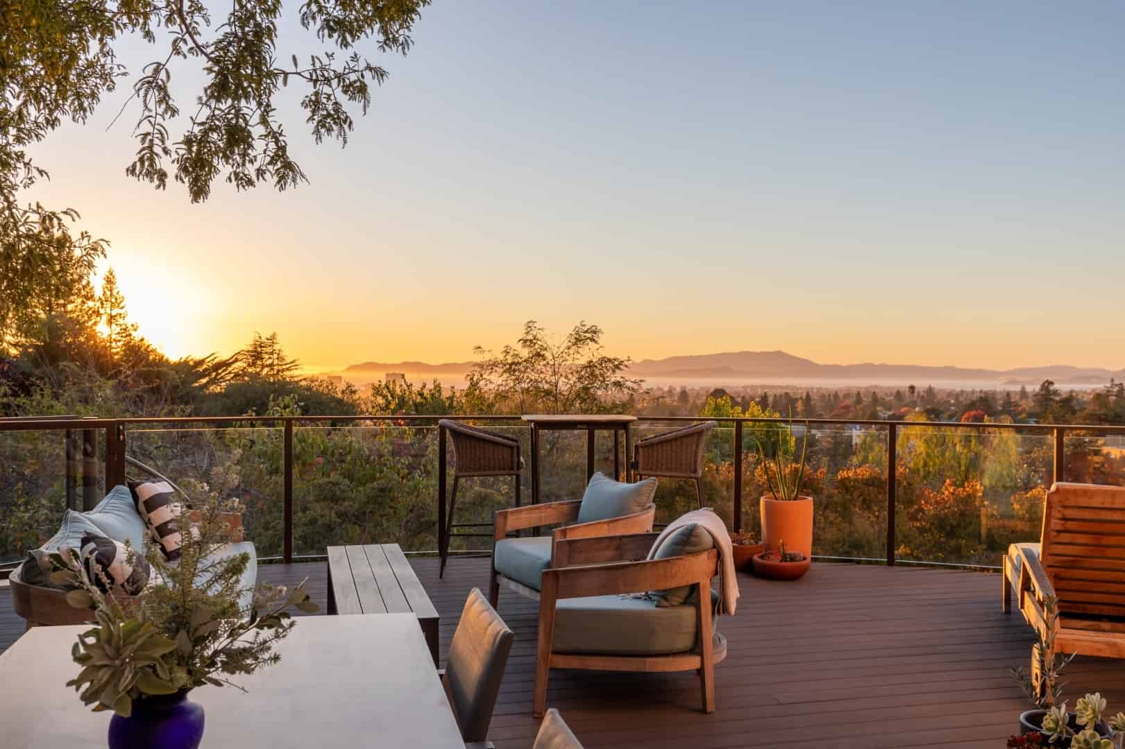 15 Modern Balcony Designs for a Seamless Indoor-Outdoor Connection