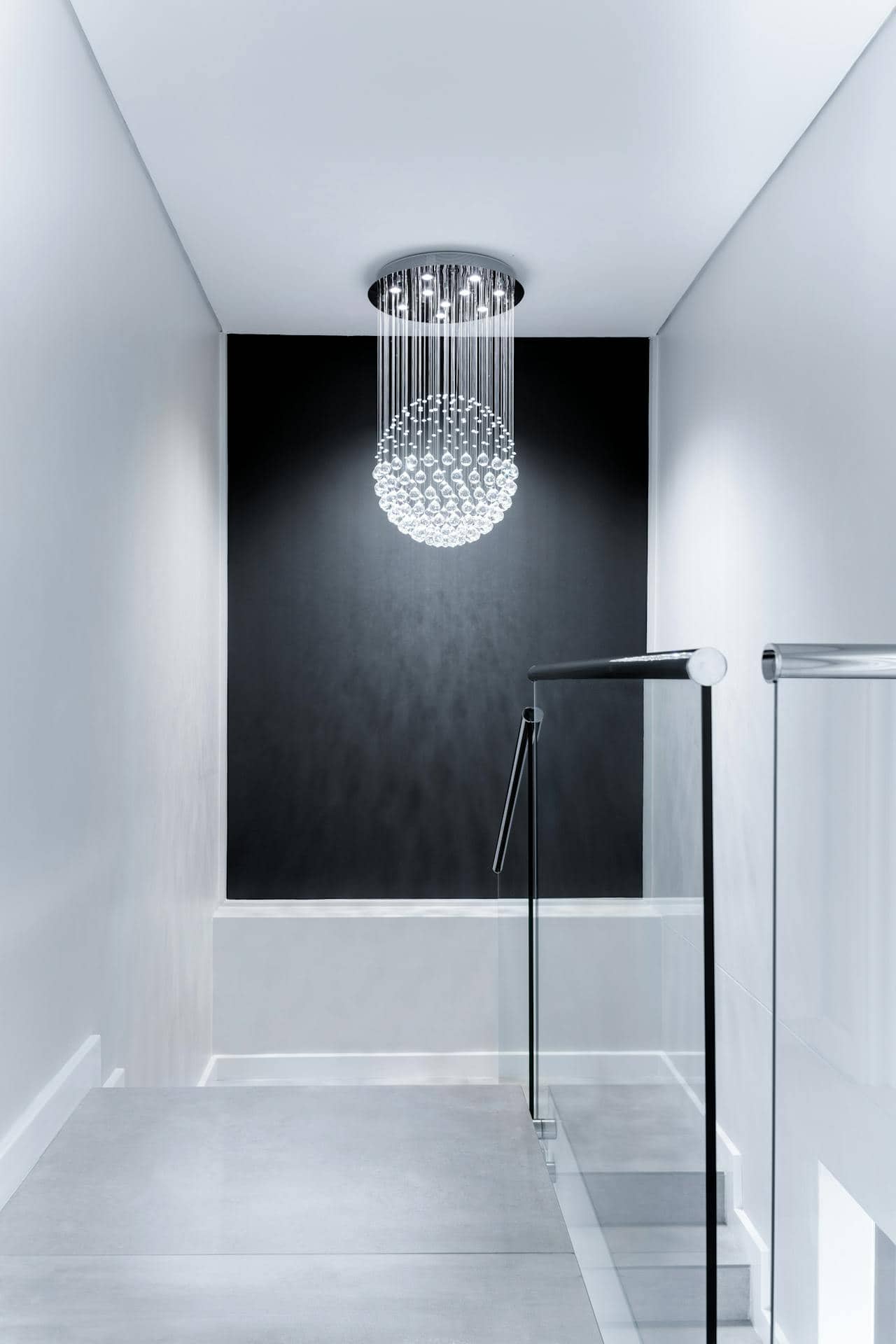 Balancing Minimalism and Comfort in Modern Interior Design