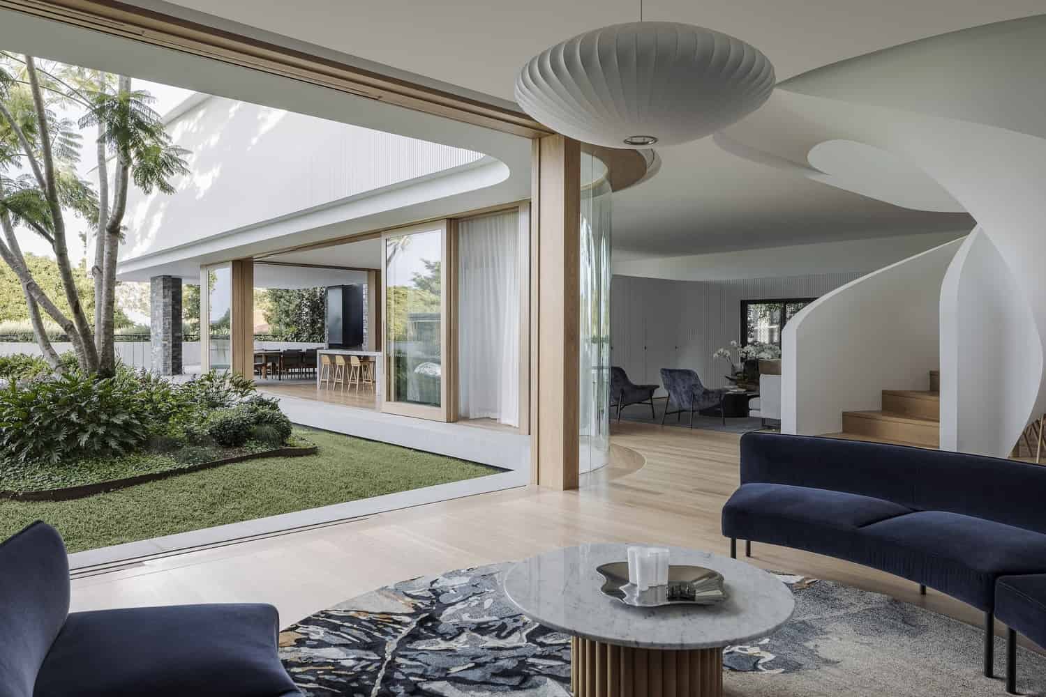 Boomerang House by Joe Adsett Architects: A Curved Modern Retreat in Ascot Boomerang House by Joe Adsett Architects: A Curved Modern Retreat in Ascot
