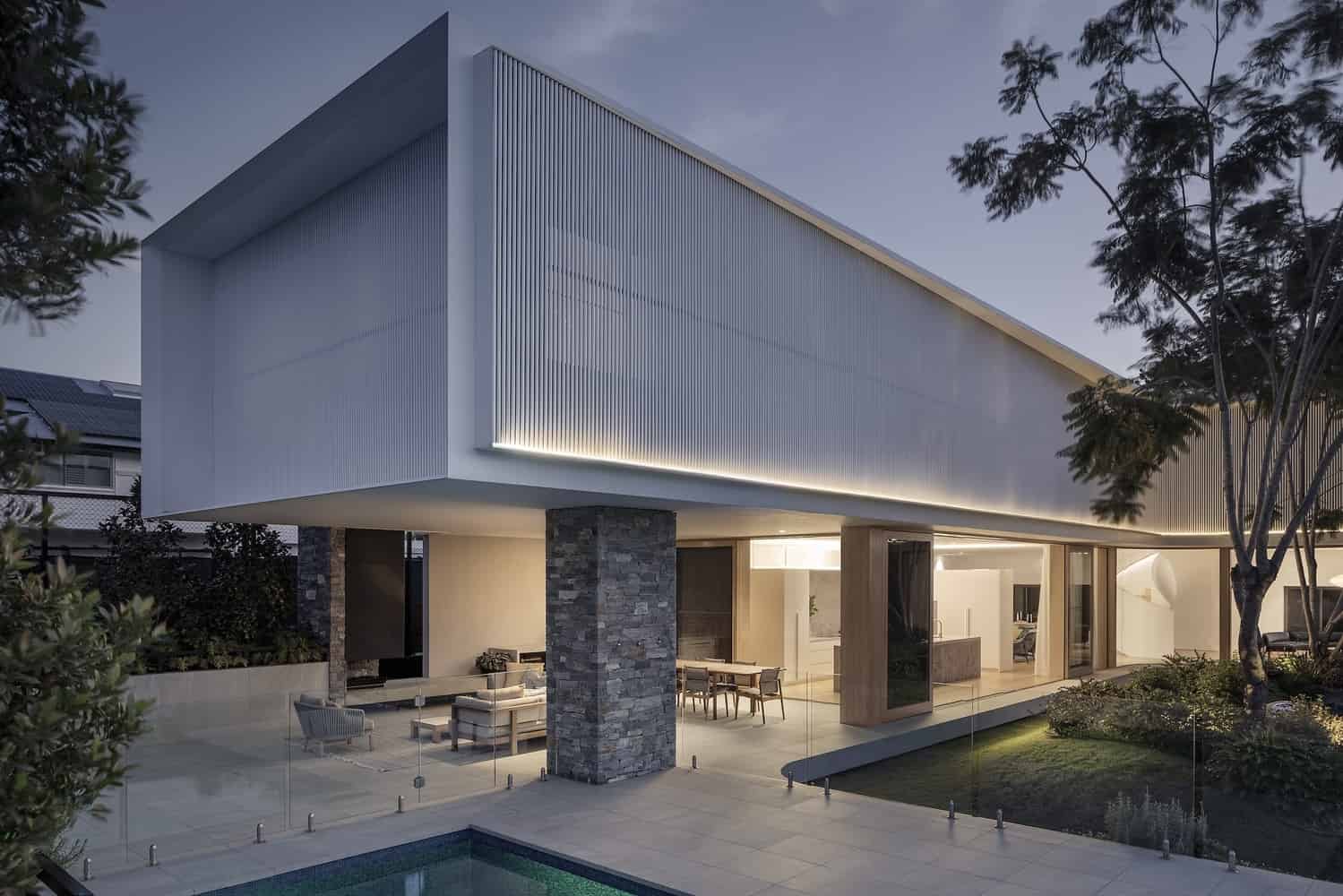 Boomerang House by Joe Adsett Architects: A Curved Modern Retreat in Ascot Boomerang House by Joe Adsett Architects: A Curved Modern Retreat in Ascot