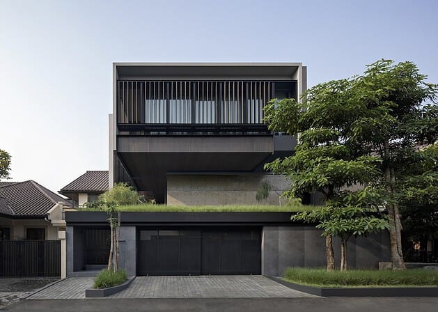 Ciasem House por STUDIOKAS na Indonésia