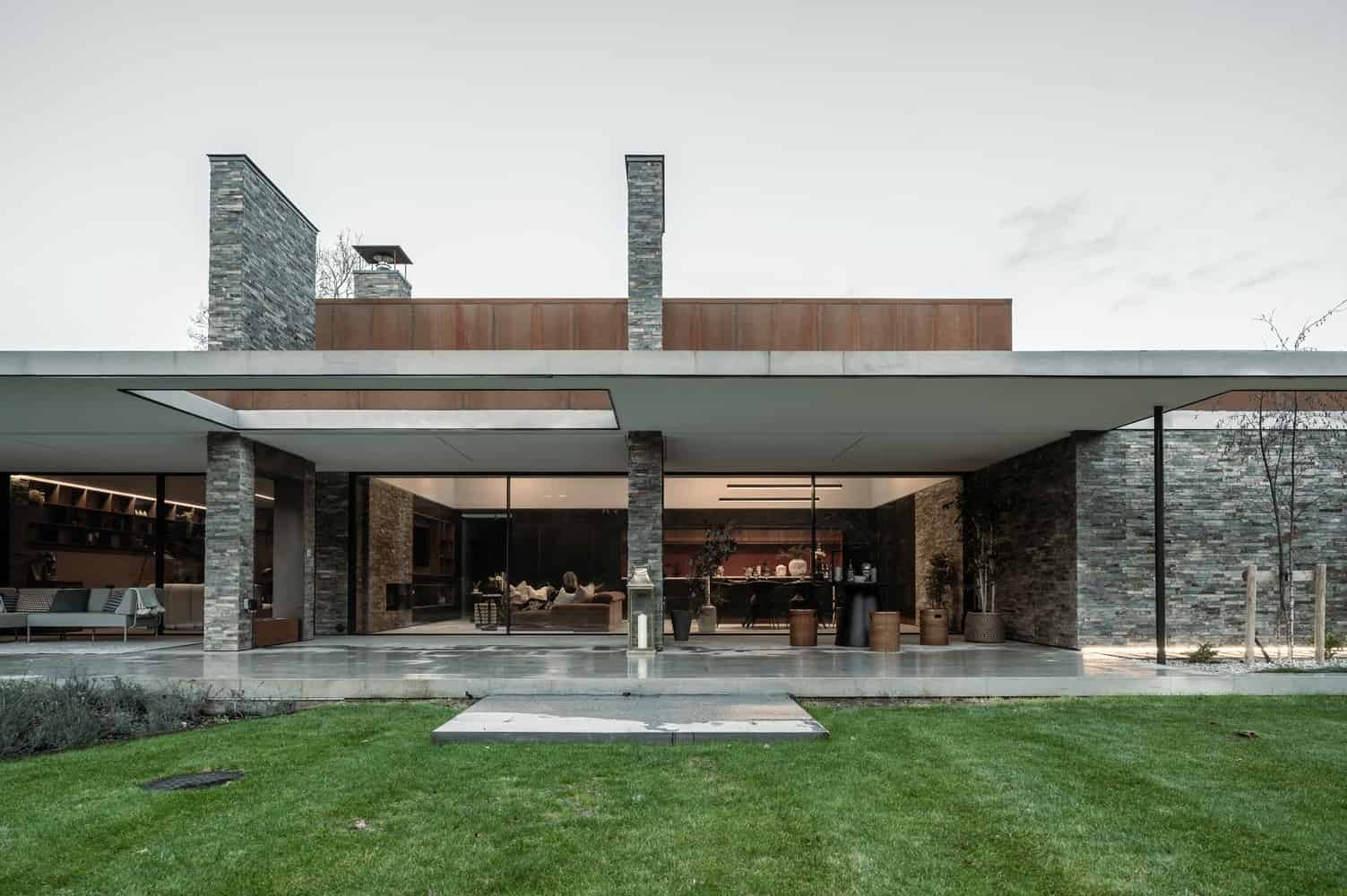 Sandway House by Outset Think – A Minimalist Courtyard Residence Inspired by Walled Gardens in Surrey, England Sandway House by Outset Think – A Minimalist Courtyard Residence Inspired by Walled Gardens in Surrey, England