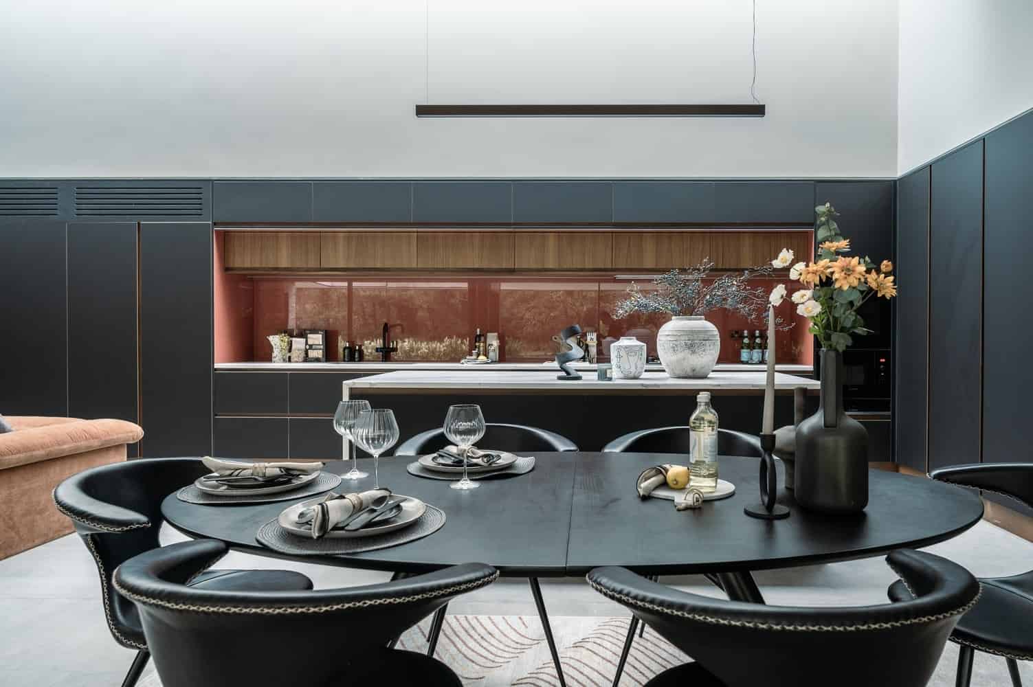 Sandway House by Outset Think – A Minimalist Courtyard Residence Inspired by Walled Gardens in Surrey, England Sandway House by Outset Think – A Minimalist Courtyard Residence Inspired by Walled Gardens in Surrey, England