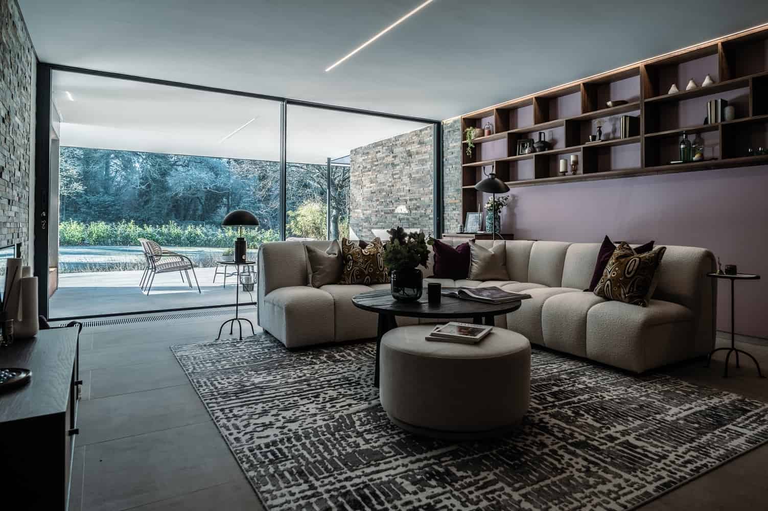 Sandway House by Outset Think – A Minimalist Courtyard Residence Inspired by Walled Gardens in Surrey, England Sandway House by Outset Think – A Minimalist Courtyard Residence Inspired by Walled Gardens in Surrey, England