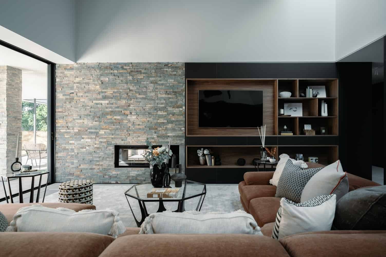 Sandway House by Outset Think – A Minimalist Courtyard Residence Inspired by Walled Gardens in Surrey, England Sandway House by Outset Think – A Minimalist Courtyard Residence Inspired by Walled Gardens in Surrey, England