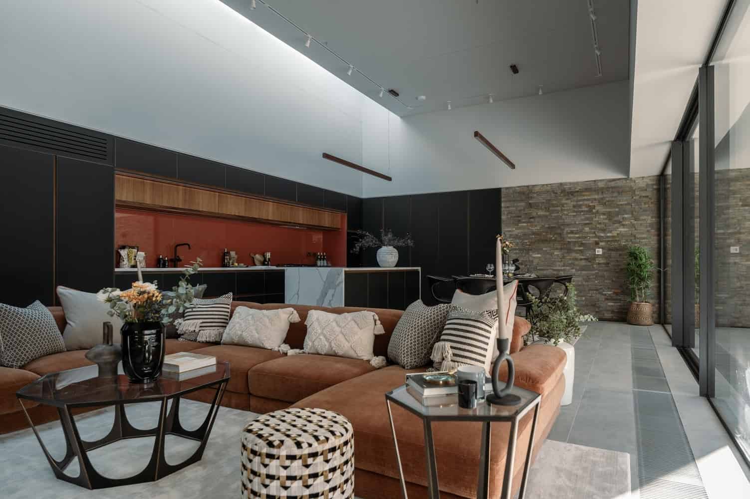 Sandway House by Outset Think – A Minimalist Courtyard Residence Inspired by Walled Gardens in Surrey, England Sandway House by Outset Think – A Minimalist Courtyard Residence Inspired by Walled Gardens in Surrey, England