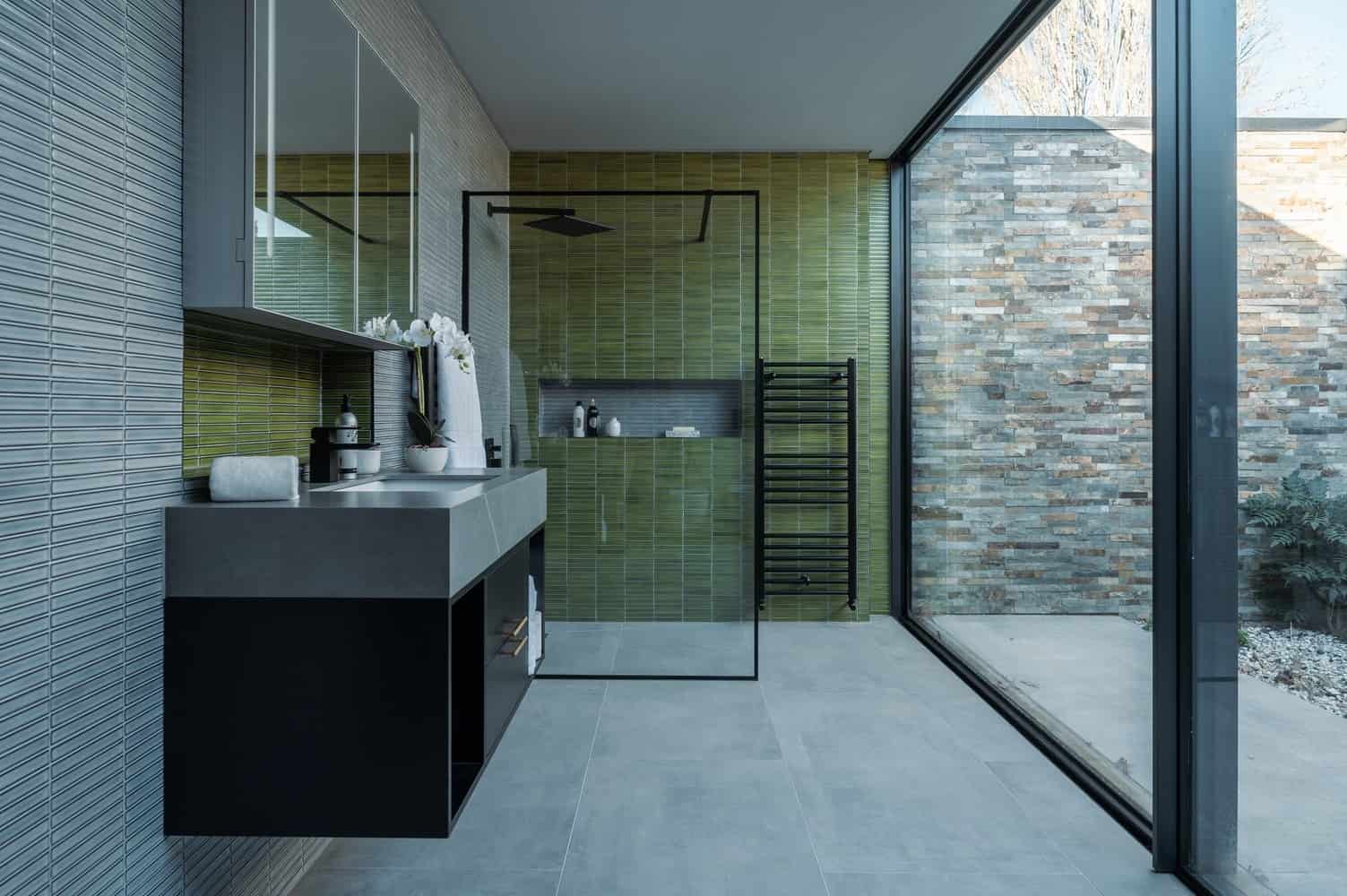 Sandway House by Outset Think – A Minimalist Courtyard Residence Inspired by Walled Gardens in Surrey, England Sandway House by Outset Think – A Minimalist Courtyard Residence Inspired by Walled Gardens in Surrey, England