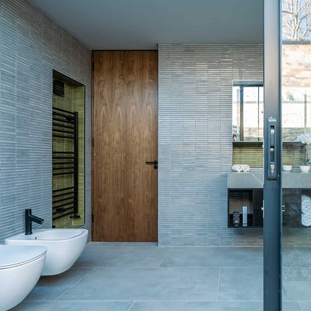 Sandway House by Outset Think – A Minimalist Courtyard Residence Inspired by Walled Gardens in Surrey, England Sandway House by Outset Think – A Minimalist Courtyard Residence Inspired by Walled Gardens in Surrey, England