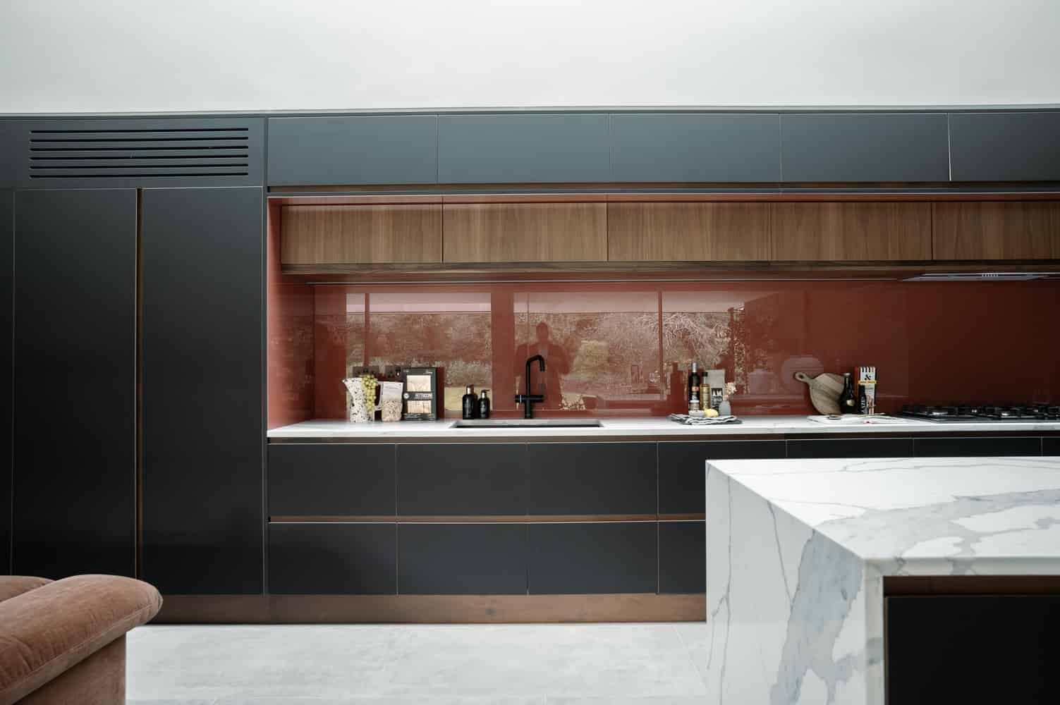 Sandway House by Outset Think – A Minimalist Courtyard Residence Inspired by Walled Gardens in Surrey, England Sandway House by Outset Think – A Minimalist Courtyard Residence Inspired by Walled Gardens in Surrey, England