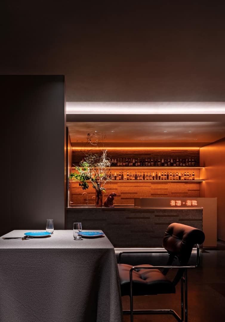 Wanwei Roast Duck Wangfujing Branch by IN.X Space Design: A Fusion of Tradition and Contemporary Dining in Beijing Wanwei Roast Duck Wangfujing Branch by IN.X Space Design: A Fusion of Tradition and Contemporary Dining in Beijing