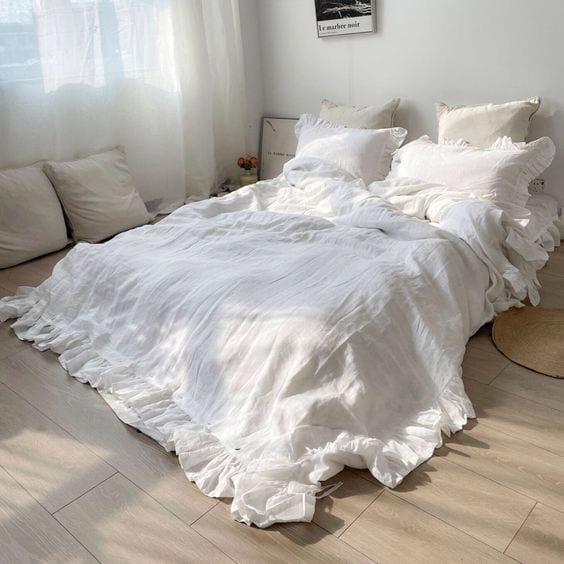 The Ultimate Monthly Handbook to Gorgeous White Bed Linen The Ultimate Monthly Handbook to Gorgeous White Bed Linen