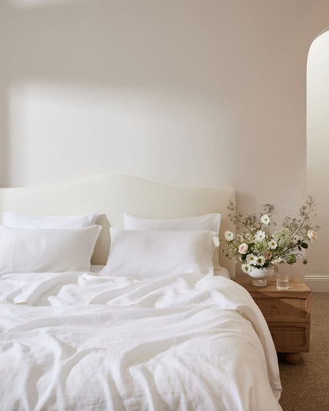 The Ultimate Monthly Handbook to Gorgeous White Bed Linen The Ultimate Monthly Handbook to Gorgeous White Bed Linen