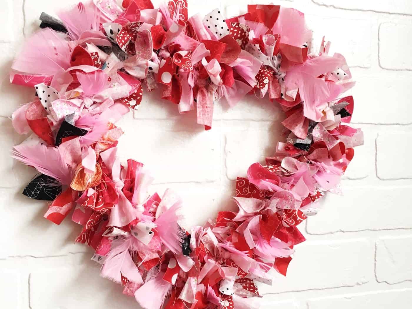 1. DIY Heart Fabric Rag Valentine’s Wreath 1. DIY Heart Fabric Rag Valentine’s Wreath