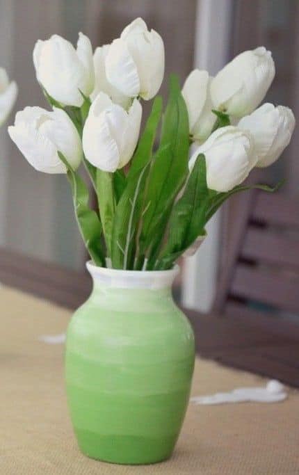 15. DIY Ombre Green Vase Décor
