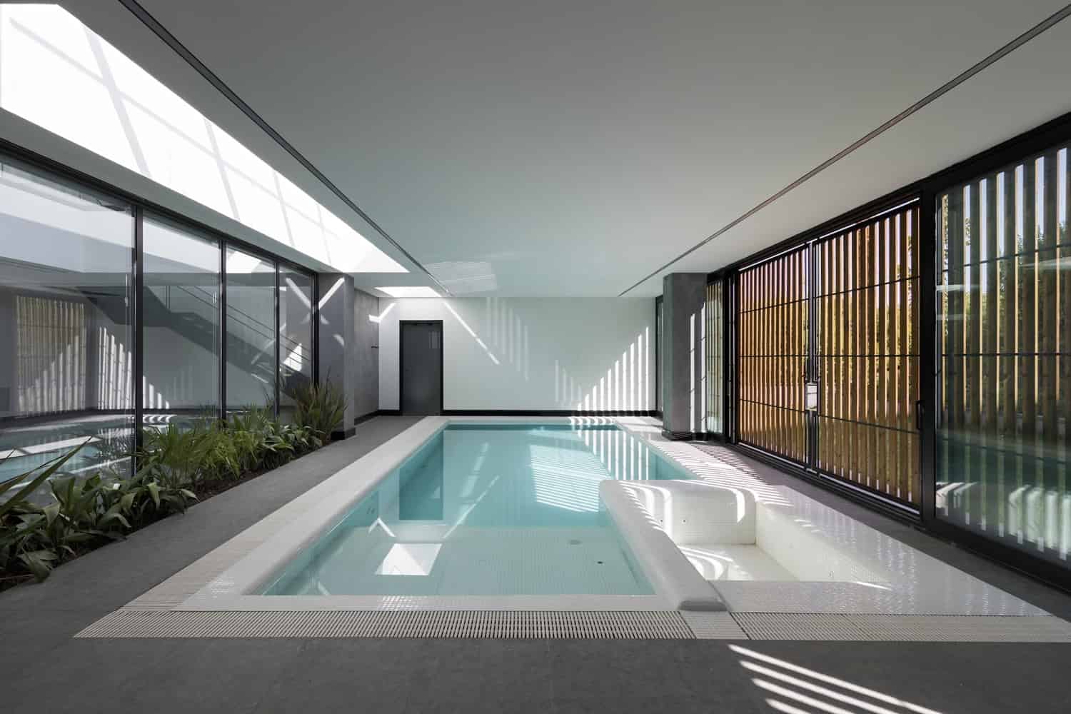 Hannah Villa by Eade Va Ejra: Overlapping Cubes Create a Private Oasis in Hashtgerd Hannah Villa by Eade Va Ejra: Overlapping Cubes Create a Private Oasis in Hashtgerd