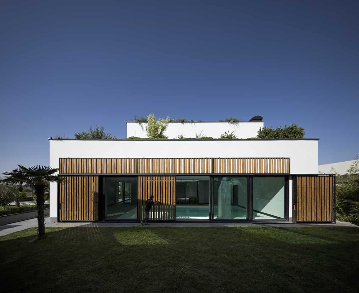 Hannah Villa by Eade Va Ejra: Overlapping Cubes Create a Private Oasis in Hashtgerd Hannah Villa by Eade Va Ejra: Overlapping Cubes Create a Private Oasis in Hashtgerd